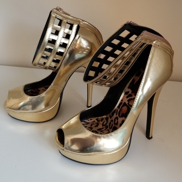 SOLD Gorgeous gold heels with with cage detail - Picture 2 of 8